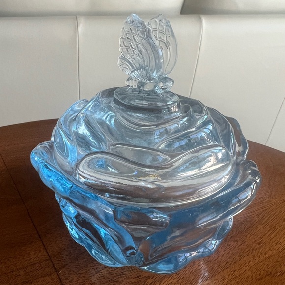 Glass rose and butterfly jewelry box - Picture 4 of 11